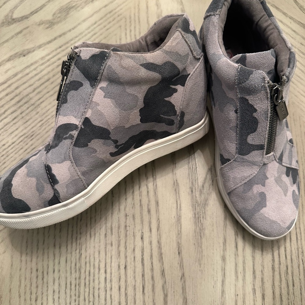 Blondo Gray Waterproof Sneakers